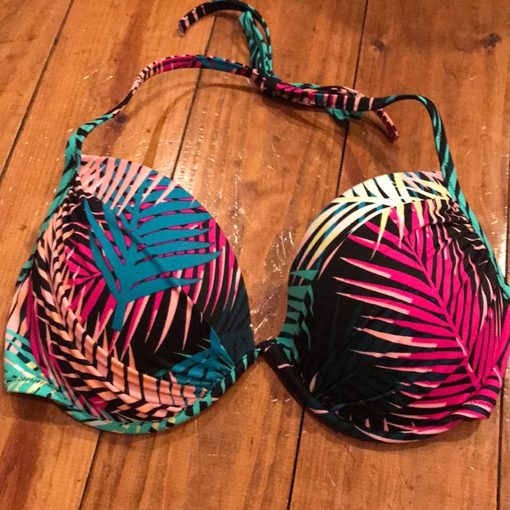 34 DD Shade and shore bikini top